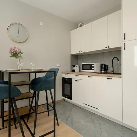 Cosy Studio With The Parking & River View By Renters *