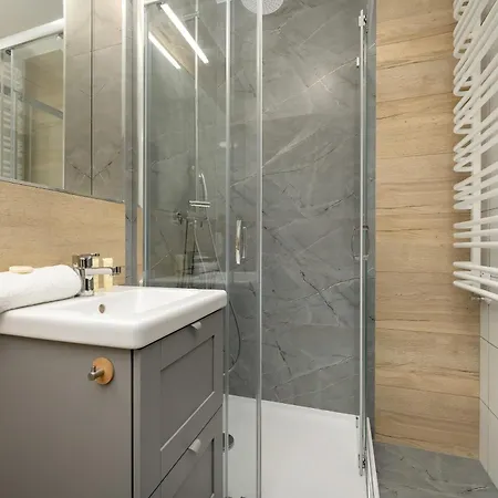 Cosy Studio With The Parking & River View By Renters 아파트 *